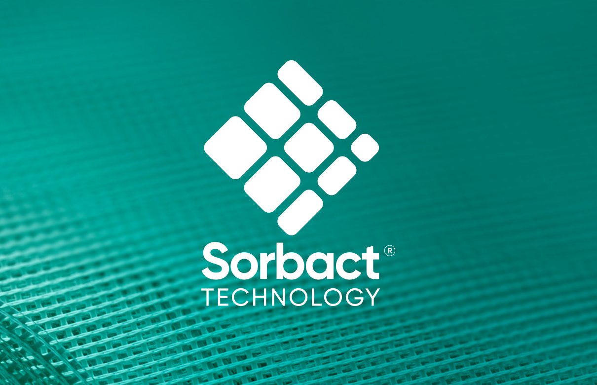 Sorbact Technology-logoen over et nærbilde av en Sorbact-bandasje.